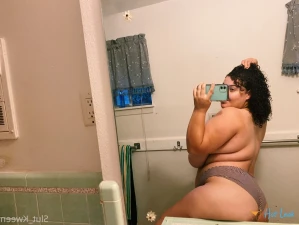 3902429