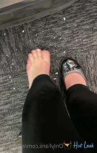 2555830