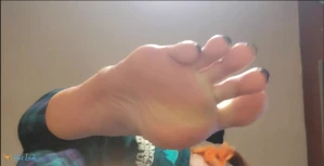 2556102