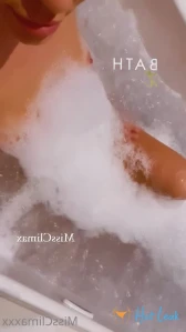 2558980