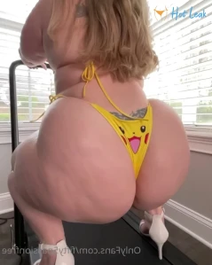 2563361