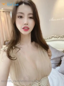 1350402