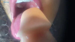 10661772