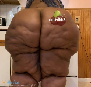 2161832