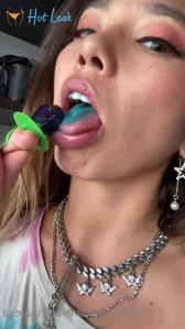 3028827