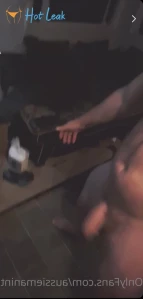 3081563
