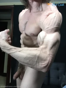 5839618