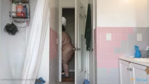 3256890