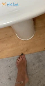 3328884