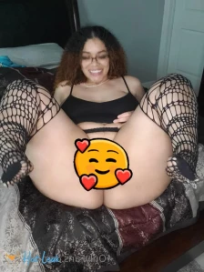 1372605