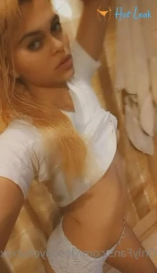 1372944