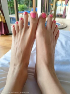 7722889