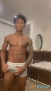 5618444