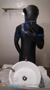 4896716