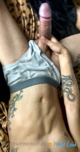 4898562
