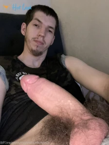 3318504