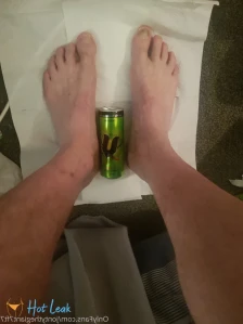 3318562