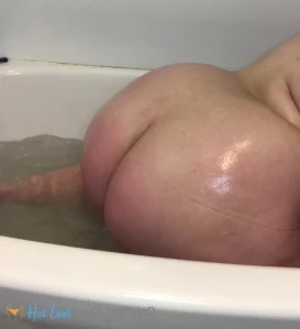3953882