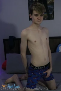 9528229
