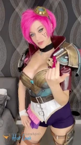 4913878