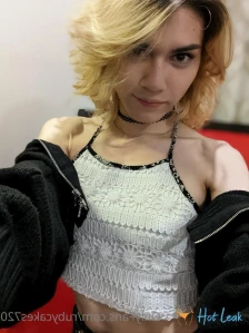 2738402
