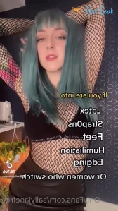 4570402