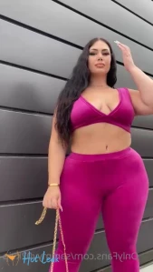 10597272