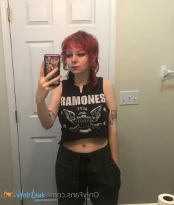 5686003