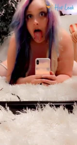 4937557