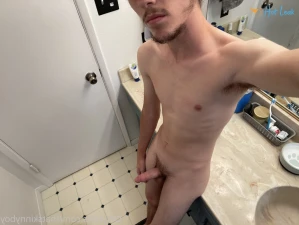 5649738