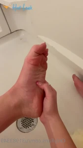 10589516