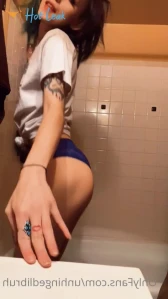 4611564