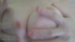 4945933