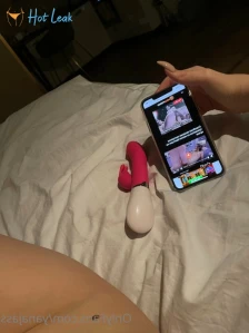 2572429