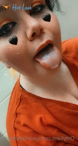 2570981