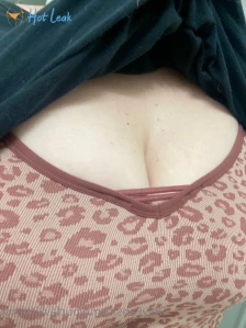 2571317