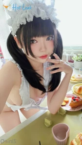 7438304