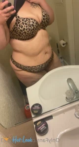 2568342