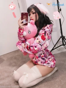 2568299
