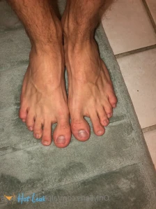 5645122