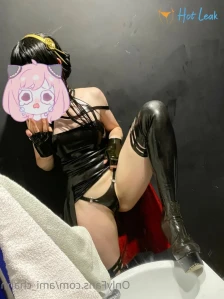 5643493