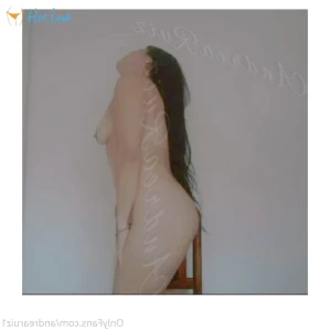 5642555