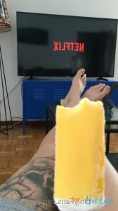 5639582