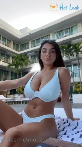 1402570