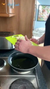 4995562