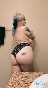 5572842
