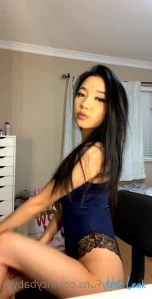 10749572