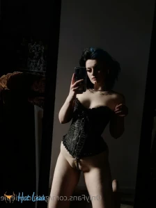 5608184