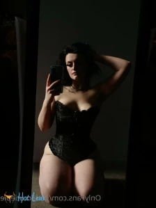 5608272