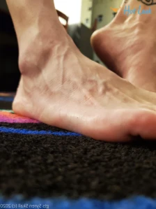 5686989